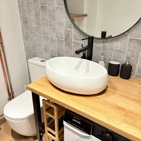 Апартаменти Skaists Kiegelu Studijas Dzivoklis Rigas Centra