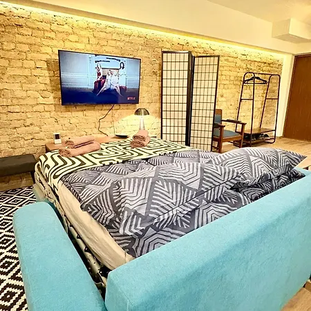 Skaists Kiegelu Studijas Dzivoklis Rigas Centra Апартаменти *