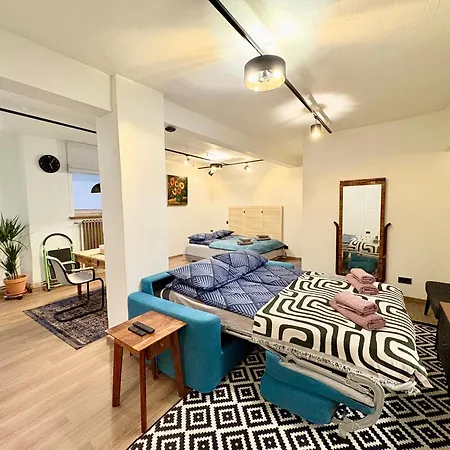 Skaists Kiegelu Studijas Dzivoklis Rigas Centra アパート