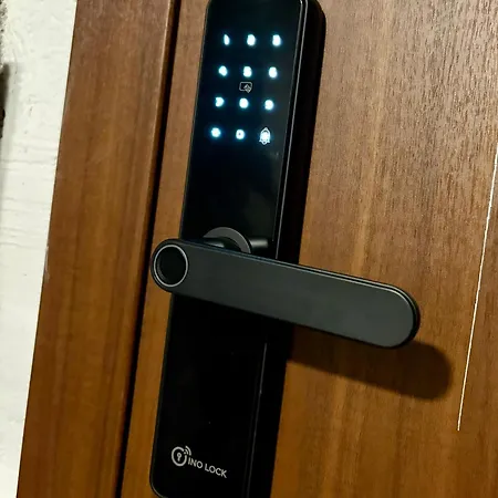 Skaists Kiegelu Studijas Dzivoklis Rigas Centra アパート リガ